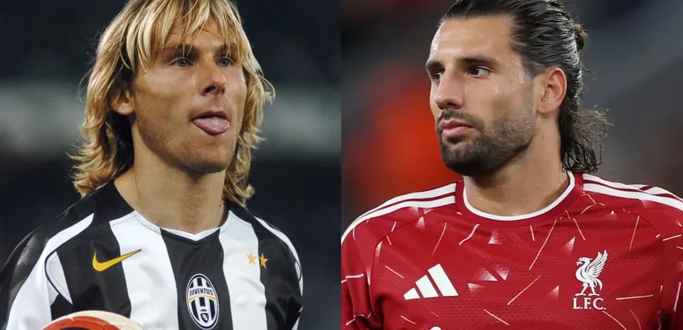 Joueurs de football avec maillots de clubs différents