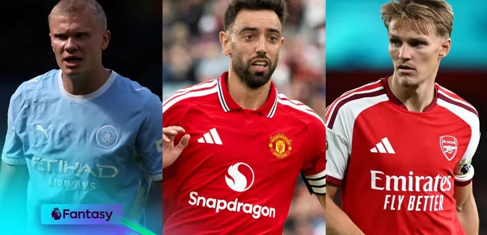 Trois joueurs en action lors d'un match de football