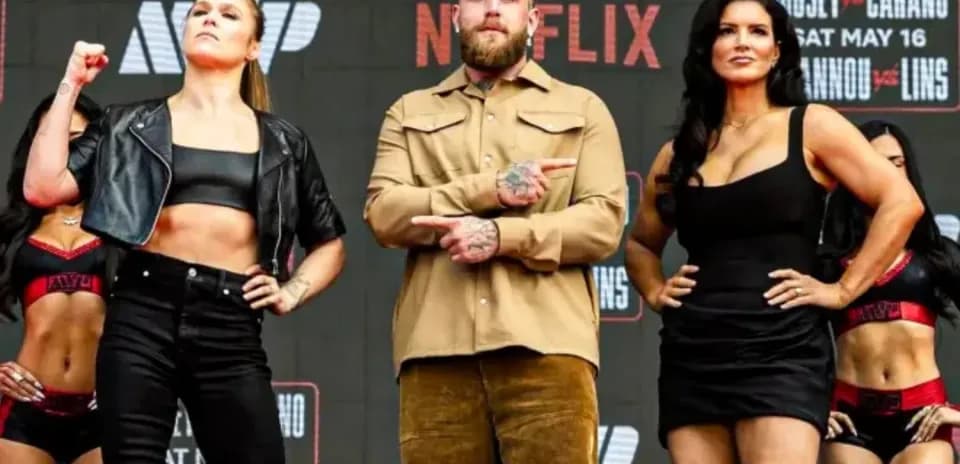 Ronda Rousey et Gina Carano en conférence de presse