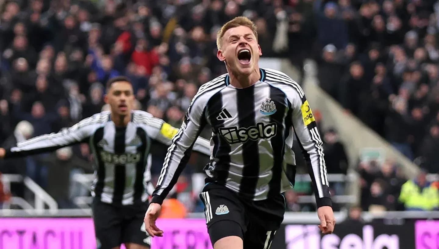 Joueur de Newcastle célébrant un but
