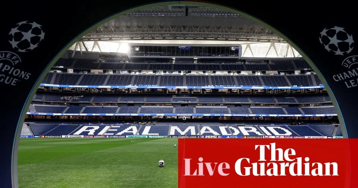 Vue du stade avec 'REAL MADRID' en lettres géantes
