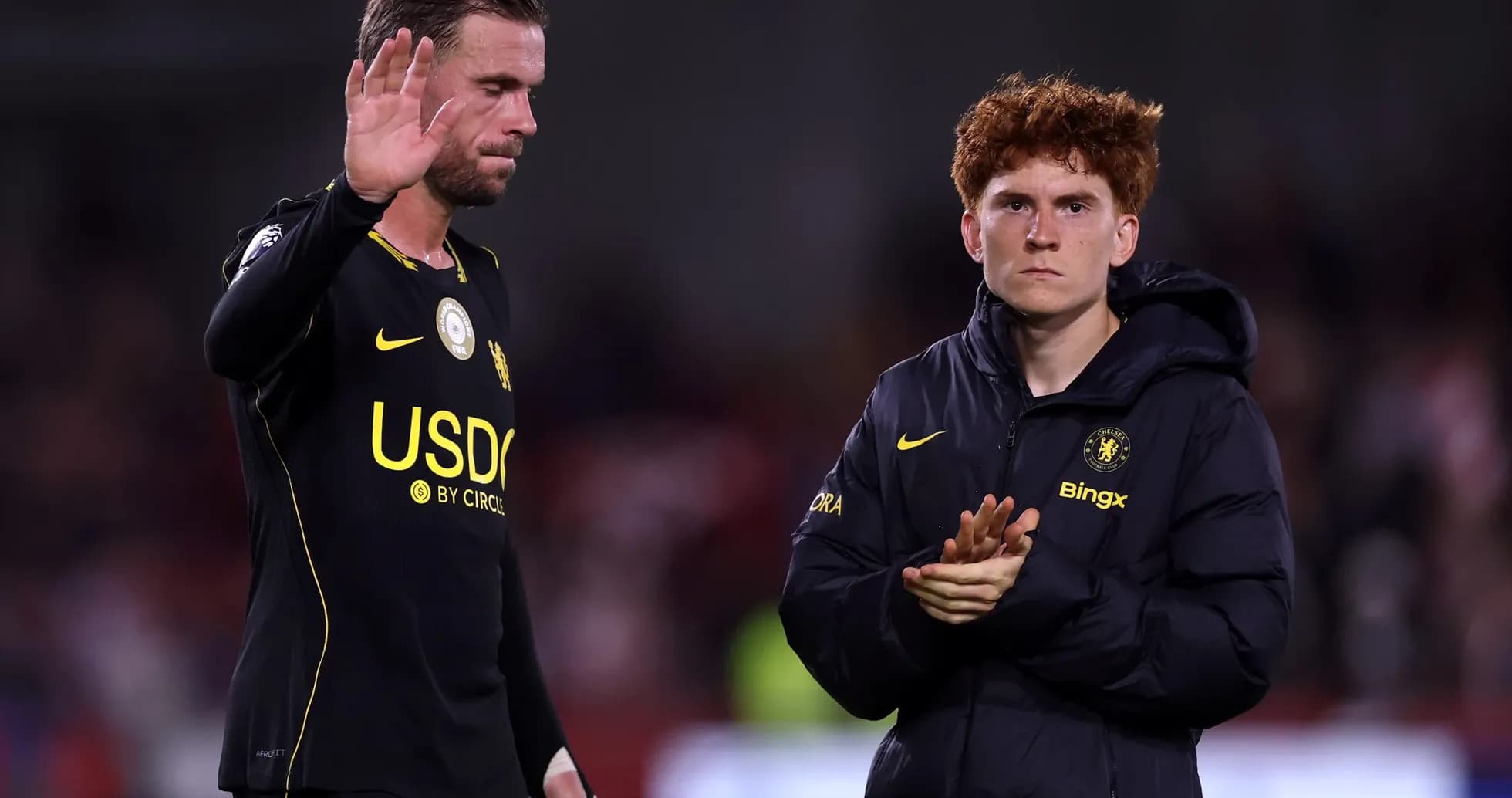 Joueurs saluant le public après le match