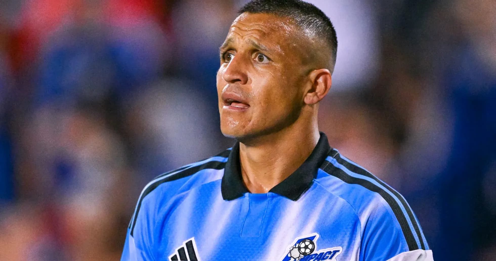 Joueur portant un maillot bleu de l'Impact de Montréal