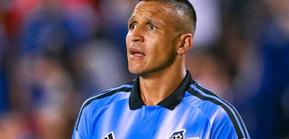 Joueur portant un maillot bleu de l'Impact de Montréal
