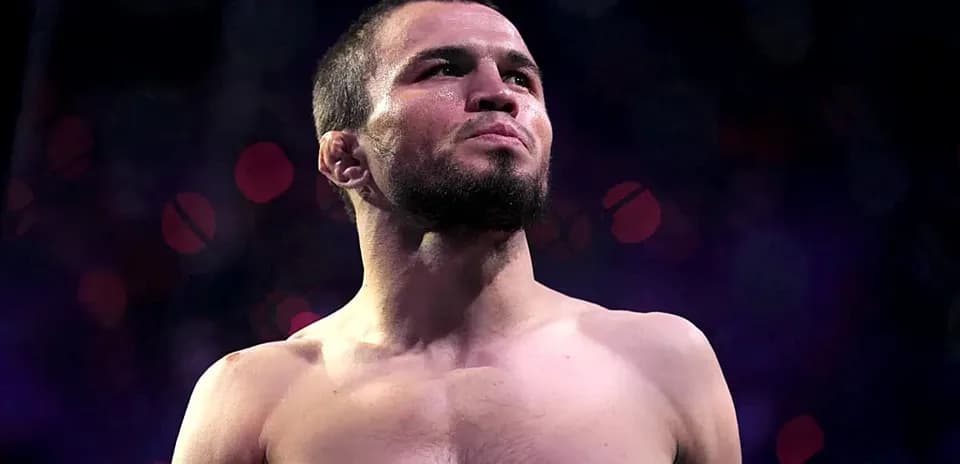 Lutte libre, combattant se tenant sur le ring