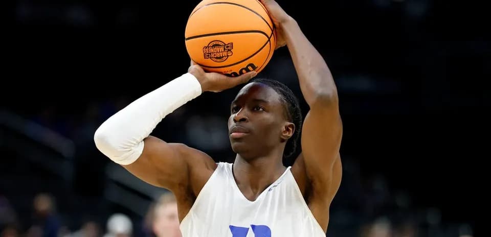 Joueur de basket s'apprêtant à tirer au panier
