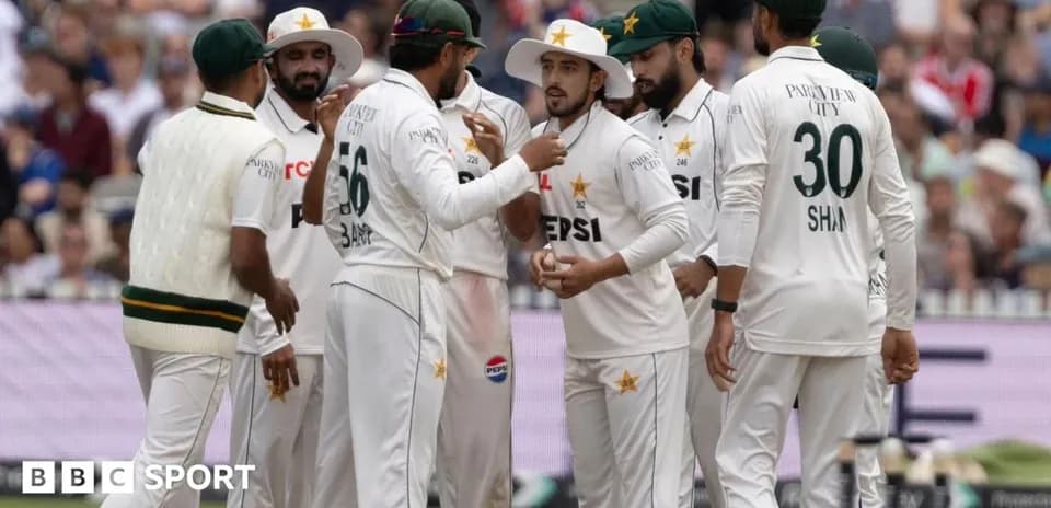 Équipe de cricket du Pakistan célébrant un wicket