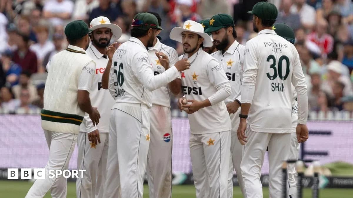 Équipe de cricket du Pakistan célébrant un wicket