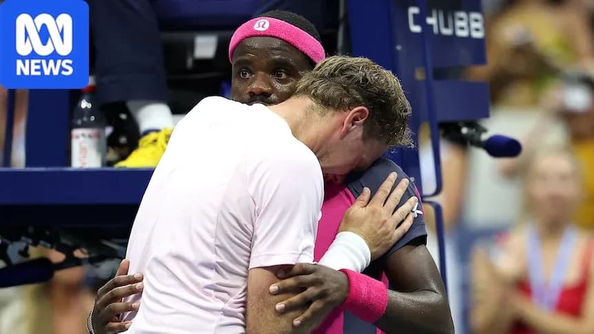 Joueurs s'étreignant après un match de tennis