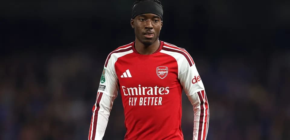 Joueur d'Arsenal en action sur le terrain