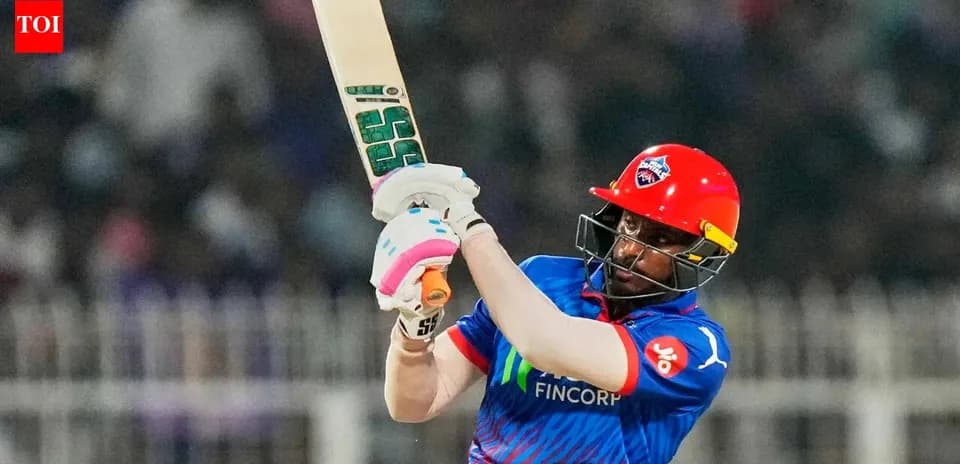 Joueur frappant la balle avec une batte de cricket