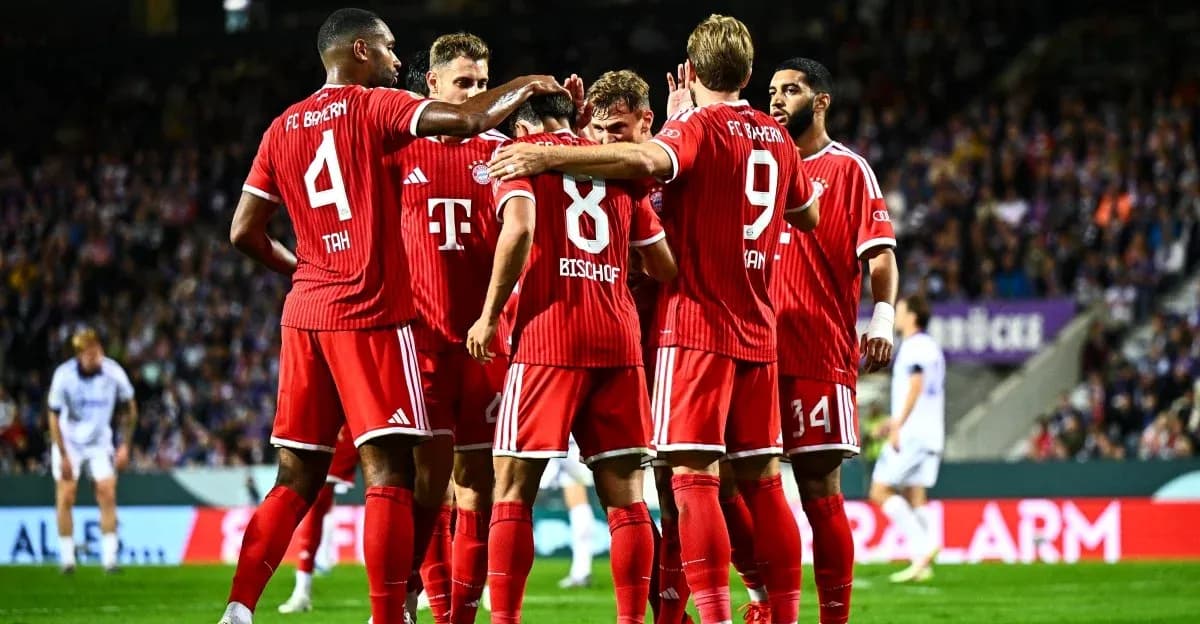 Joueurs du Bayern célébrant un but ensemble