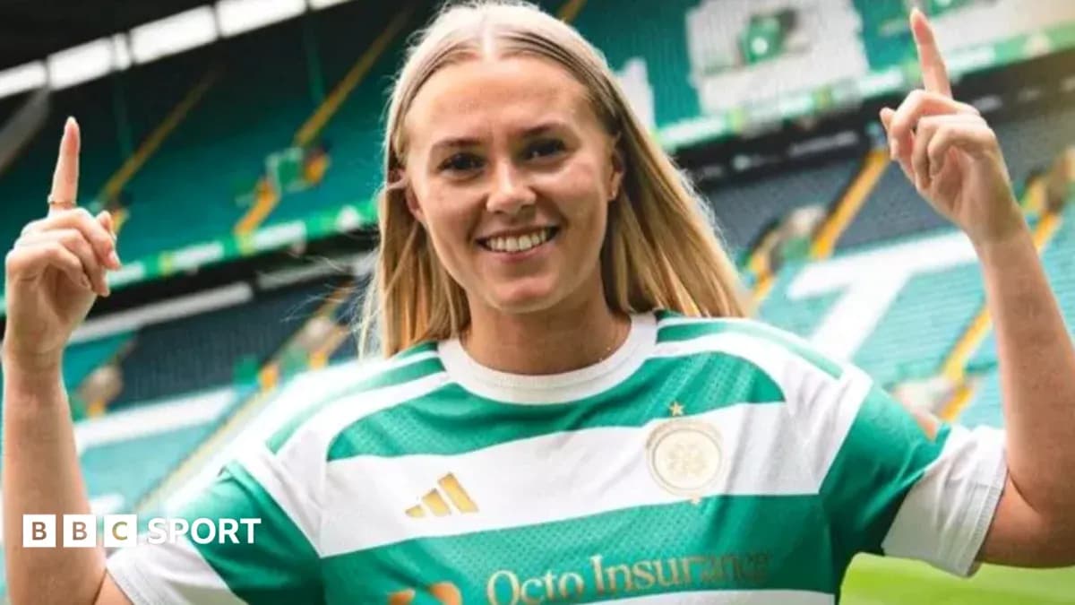 Joueuse célébrant avec le maillot de Celtic FC