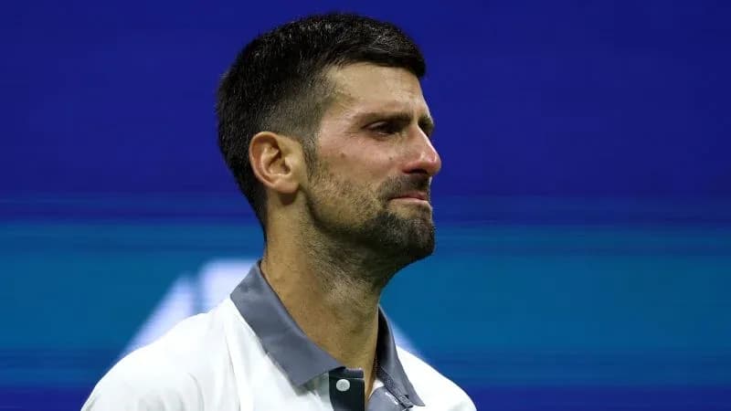 Joueur de tennis avec des larmes après un match