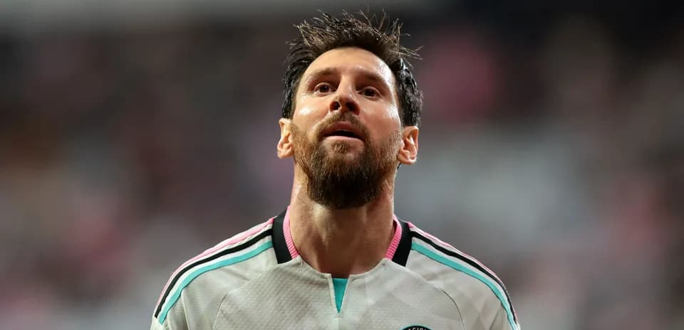 Joueur regardant le ciel pendant le match