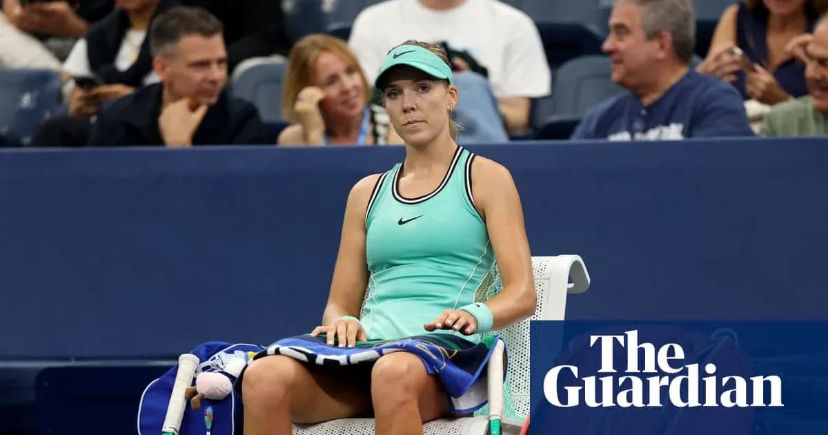 Joueuse de tennis assise sur un banc pendant un match