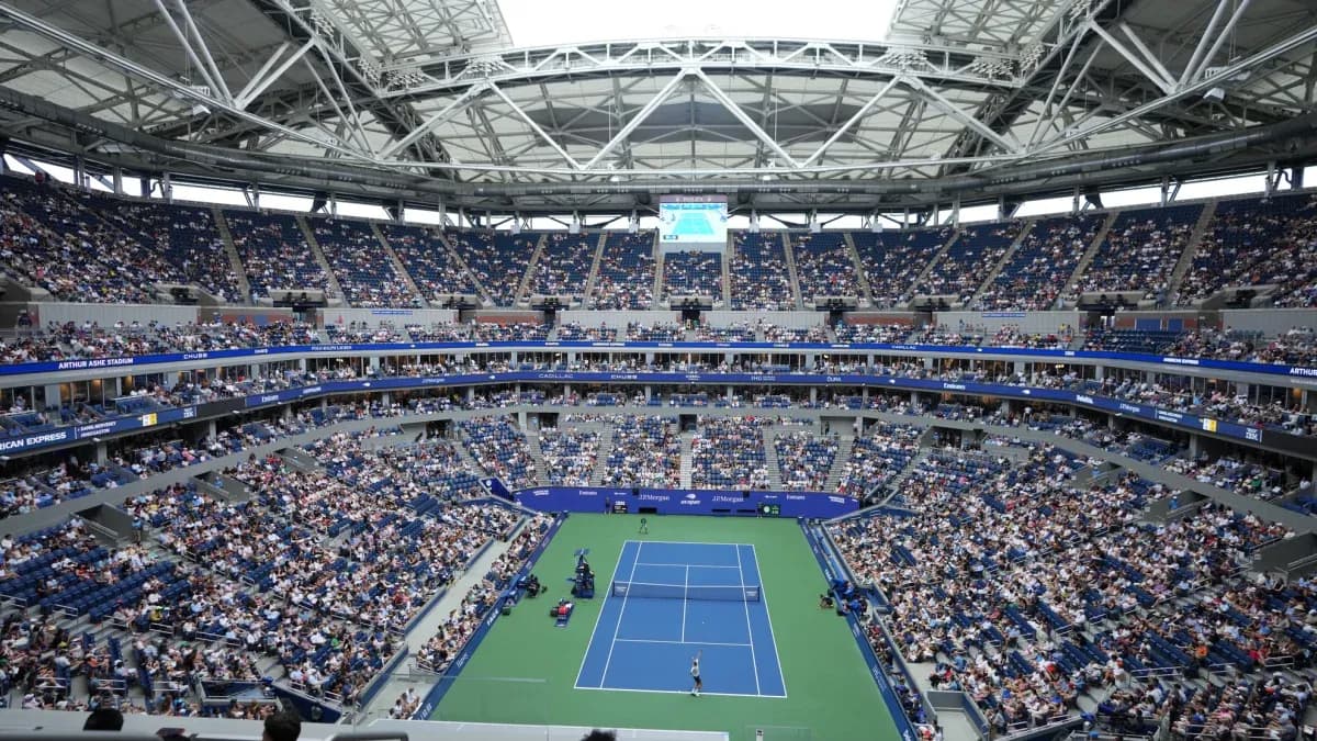 Vue d'ensemble du stade Arthur Ashe rempli de spectateurs