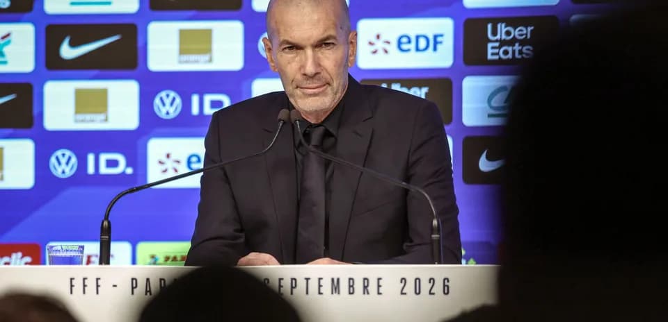 Entraîneur lors d'une conférence de presse
