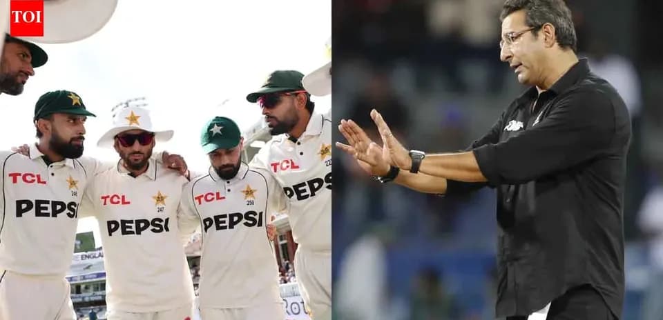 Équipe de cricket pakistanaise en discussion, entraîneur gesticulant