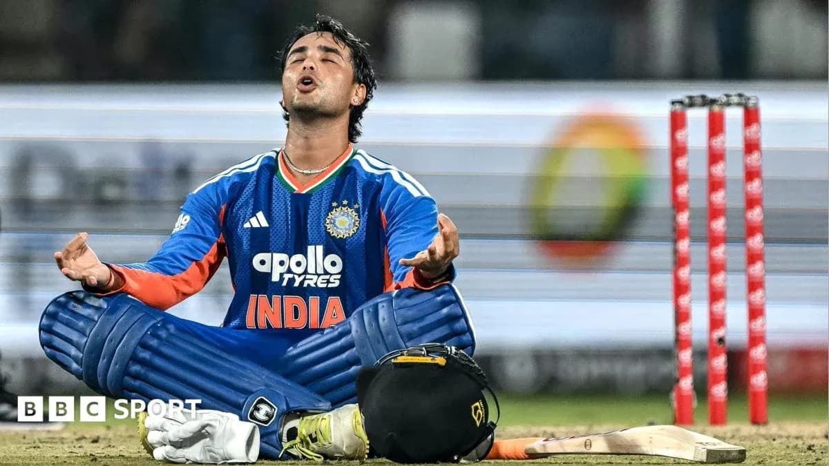 Joueur de cricket en position assise sur le terrain