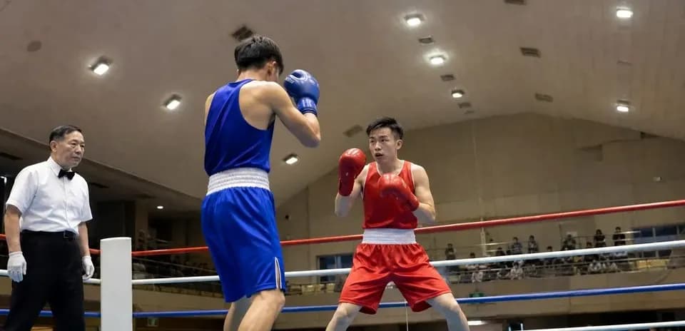 Deux boxeurs s'affrontant dans le ring