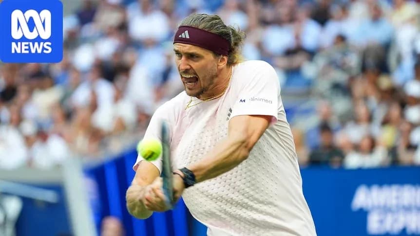 Joueur frappant une balle lors d'un match de tennis