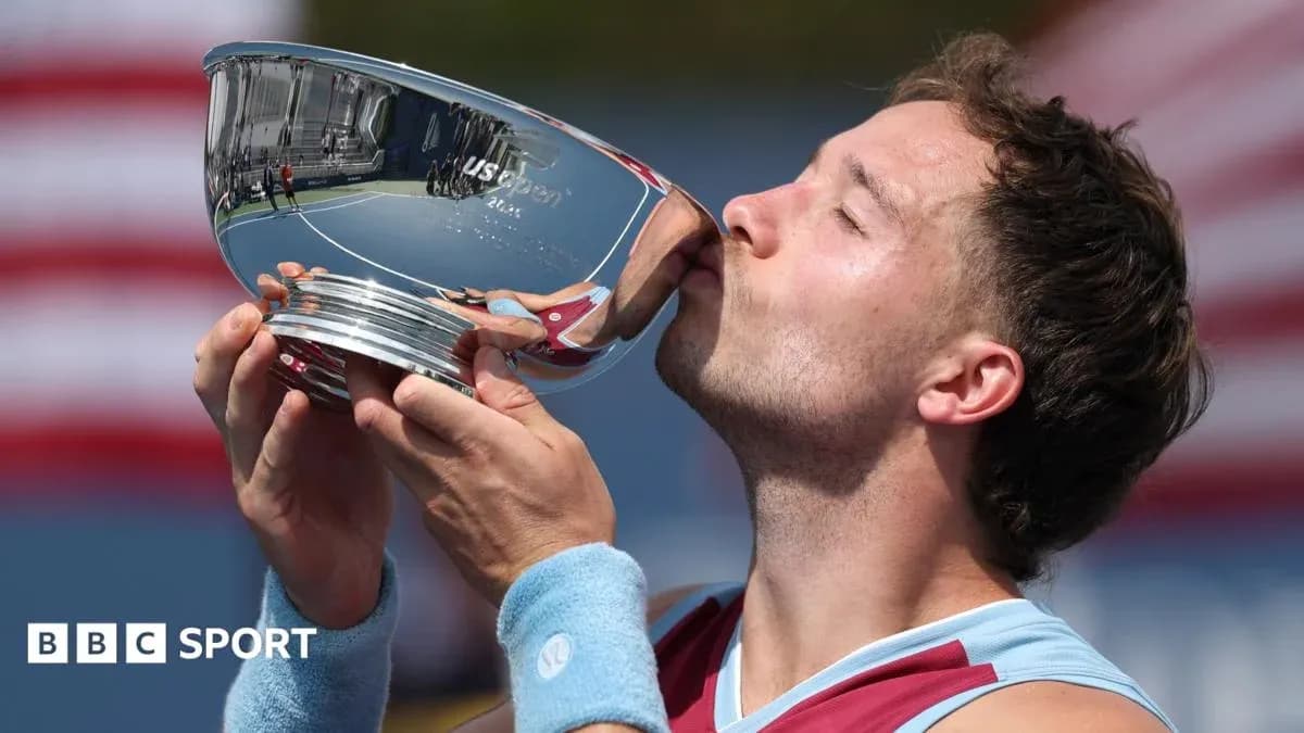 Joueur embrassant le trophée de l'US Open