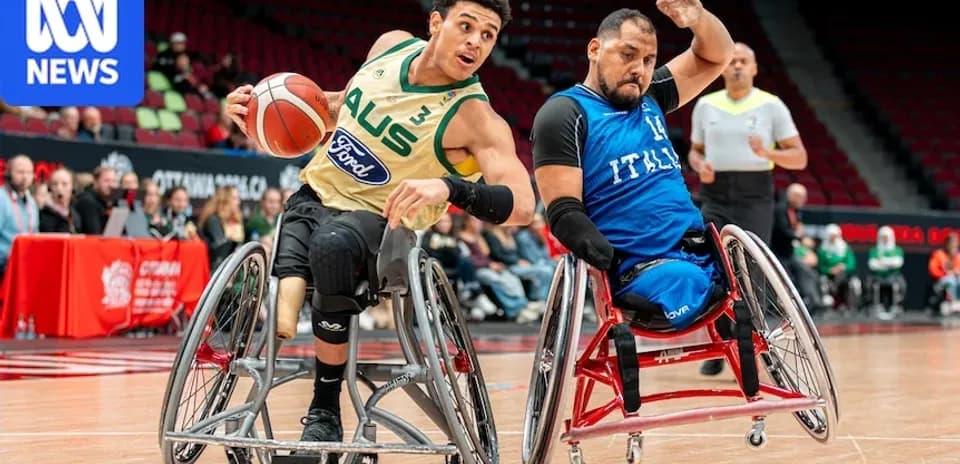 Joueurs en fauteuil roulant lors d'un match de basket