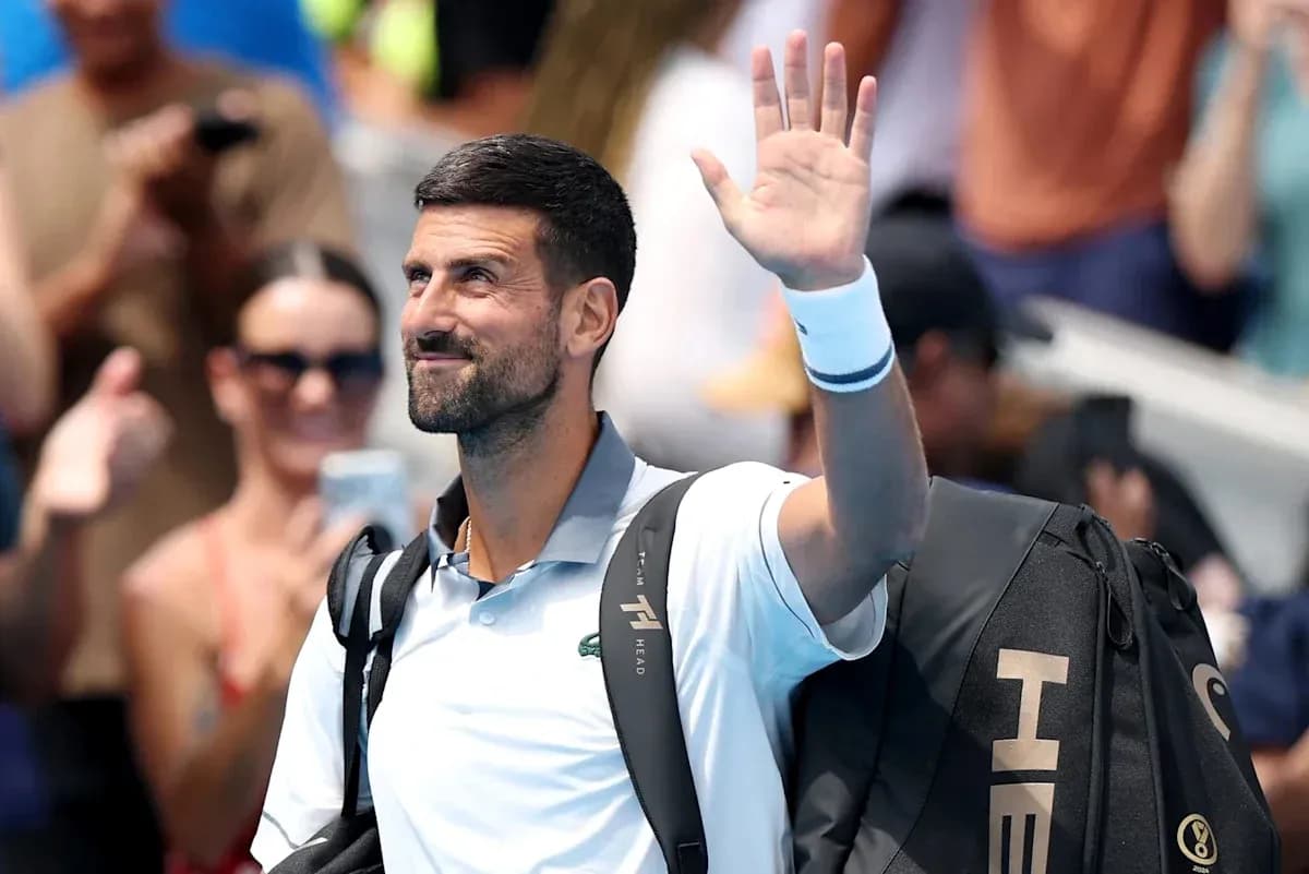 Joueur saluant le public après un match de tennis