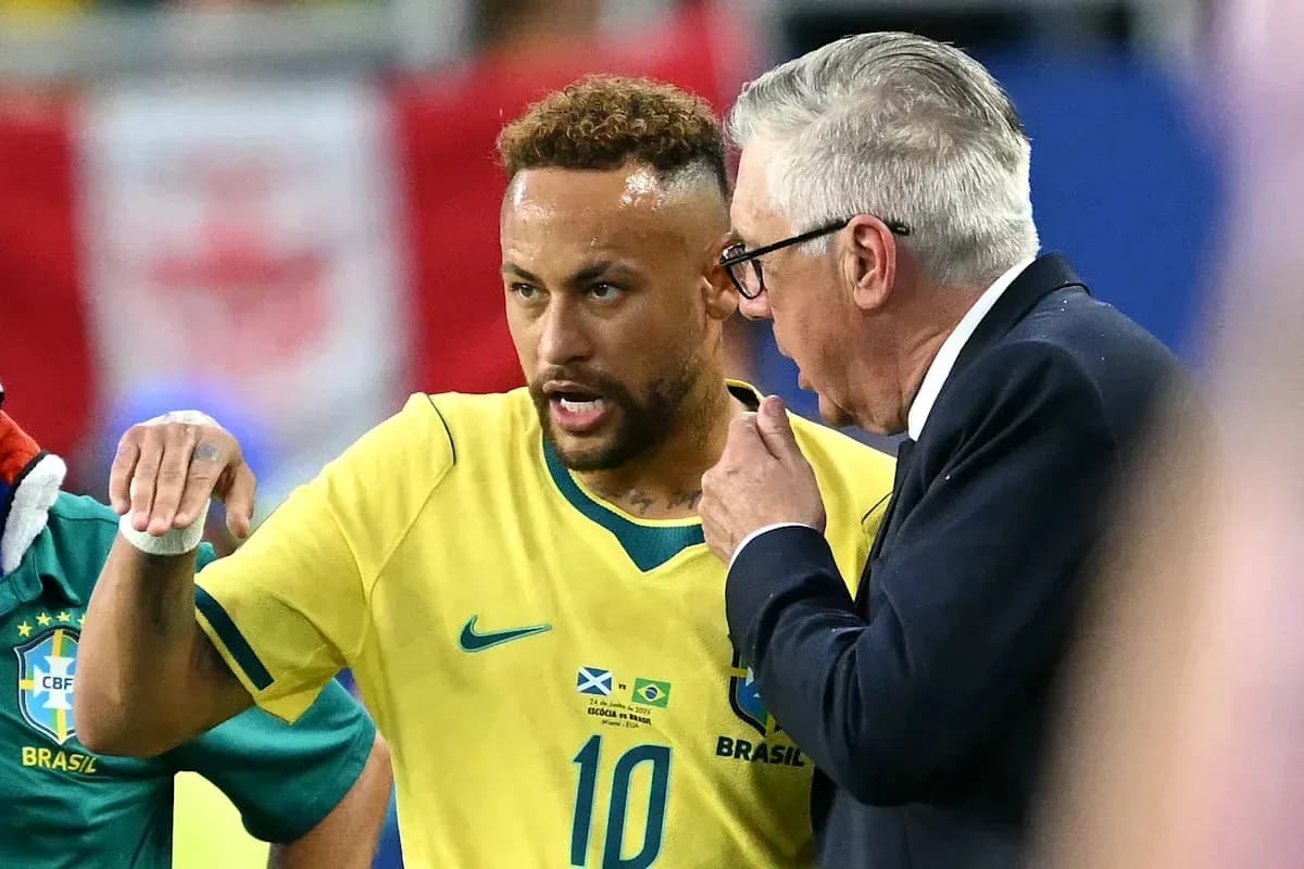 Neymar en discussion avec l'entraîneur sur le terrain