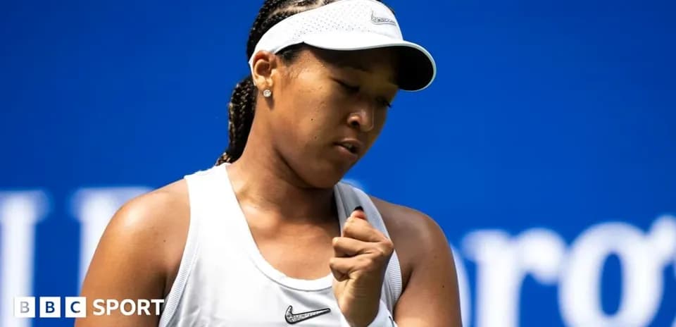Naomi Osaka célébrant un point pendant un match