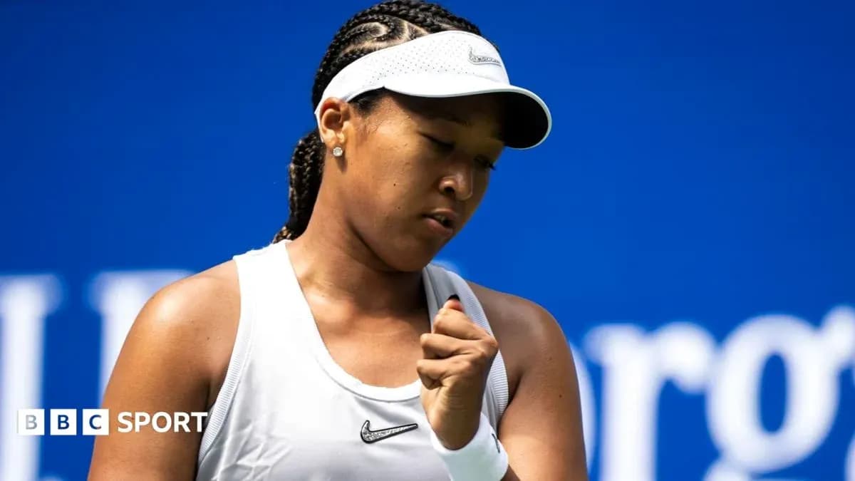 Naomi Osaka célébrant un point pendant un match