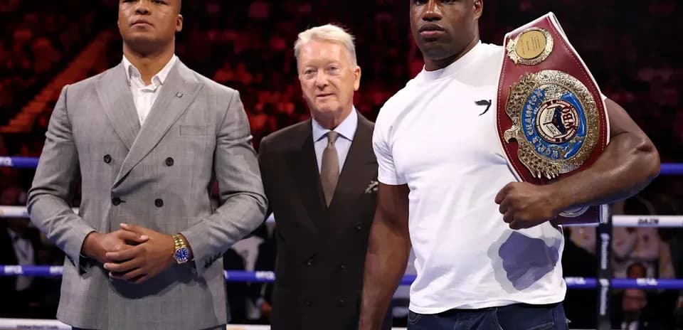 Boxeurs avec ceinture de champion lors de l'événement