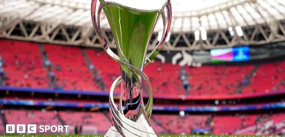 Trophée de la compétition au stade vide
