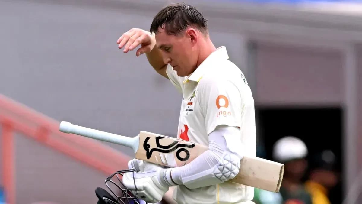 Joueur de cricket quittant le terrain après sa performance
