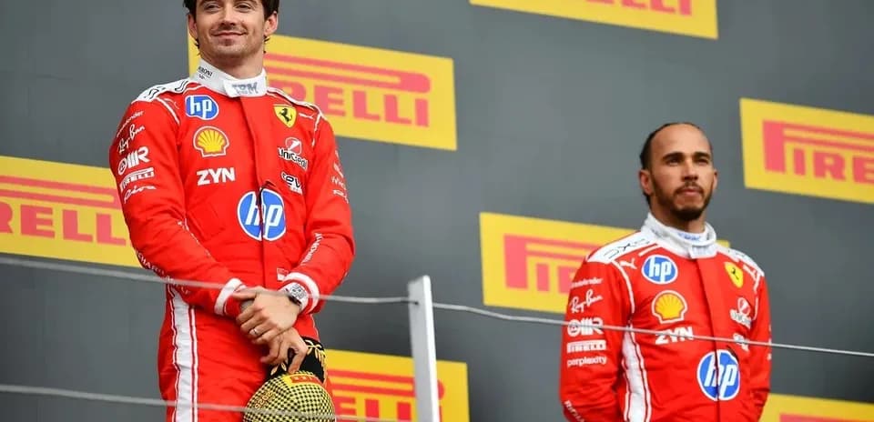 Pilotes de Formule 1 sur le podium après la course