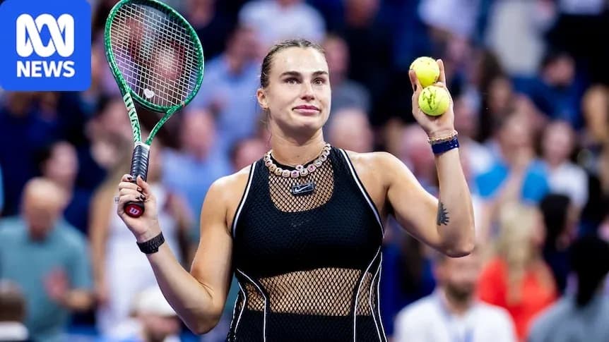 Joueuse de tennis tenant des balles sur le court