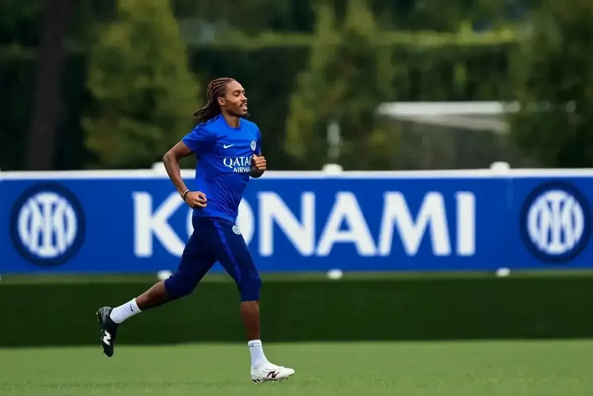 Joueur courant lors d'un entraînement sur le terrain