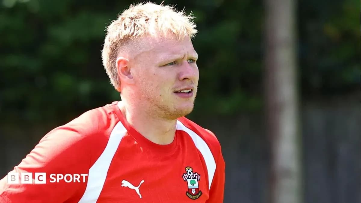Joueur s'entraînant avec le maillot de Southampton FC