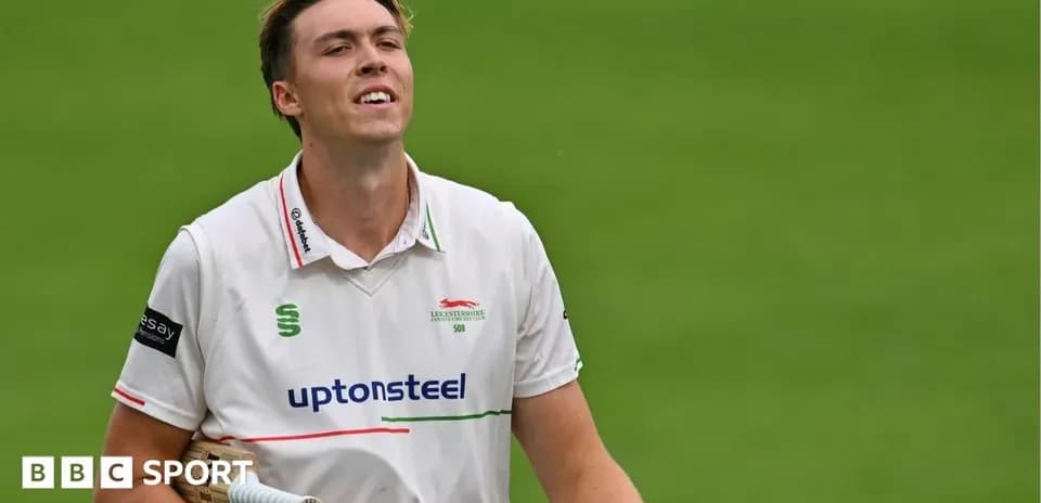 Joueur de cricket quittant le terrain après un innings