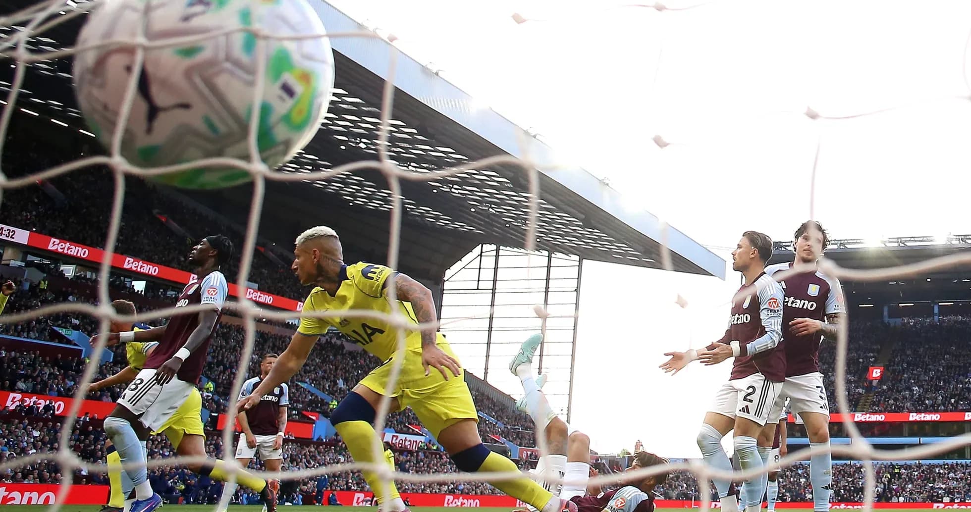 But marqué par Tottenham contre Aston Villa