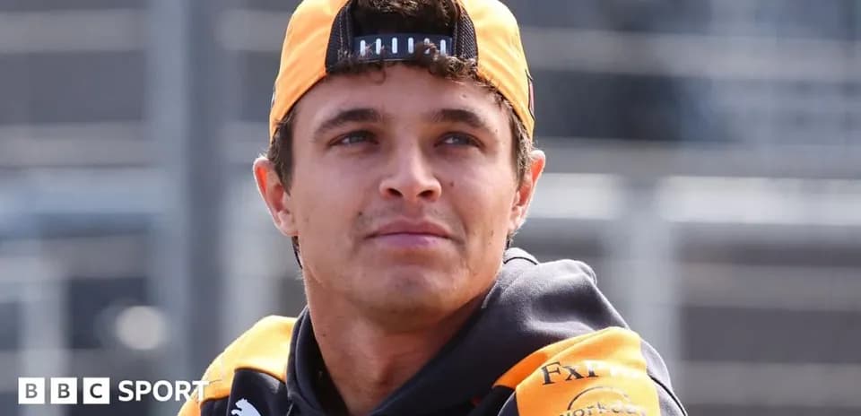 Pilote de Formule 1 en tenue de course