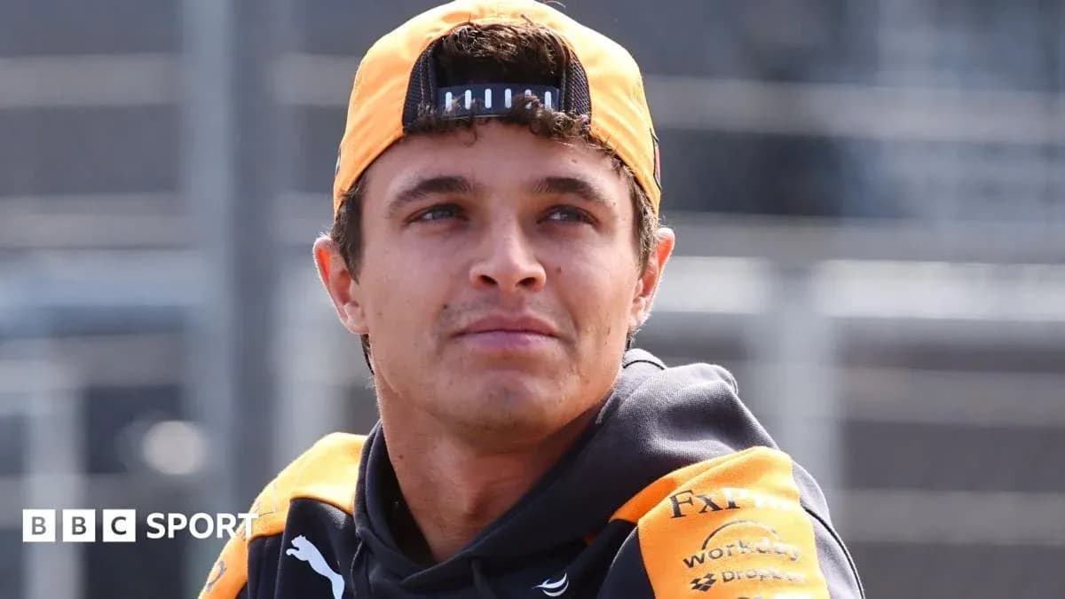 Pilote de Formule 1 en tenue de course