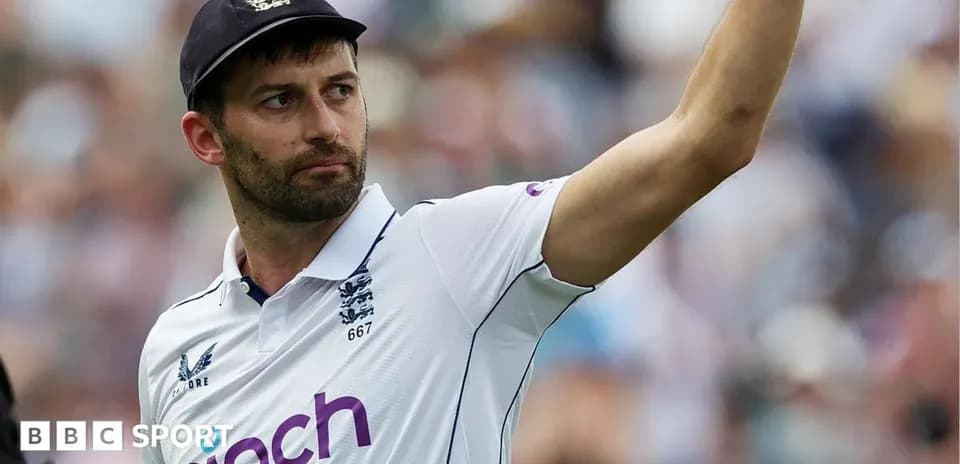 Joueur de cricket anglais saluant les spectateurs