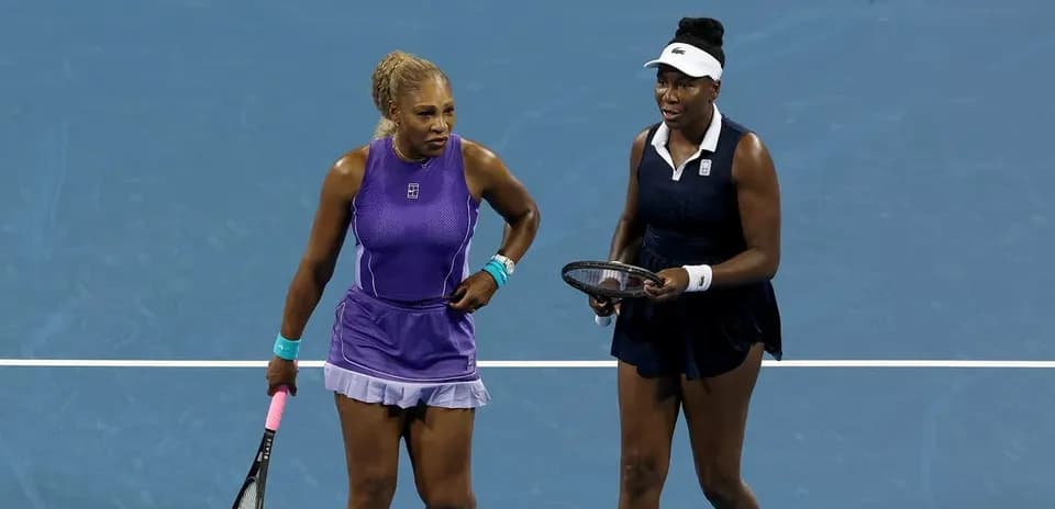 Serena et Venus Williams en double sur le court