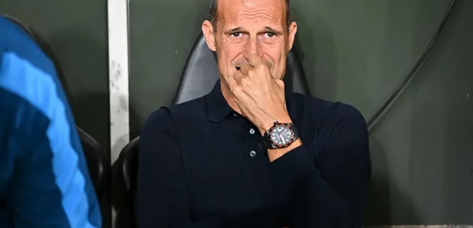 Entraîneur assis sur le banc de touche