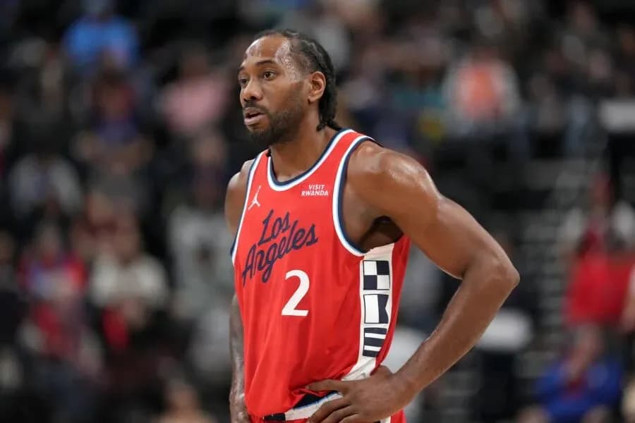 Joueur en uniforme de Los Angeles sur le terrain