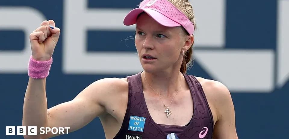 Joueuse de tennis célébrant un point gagné