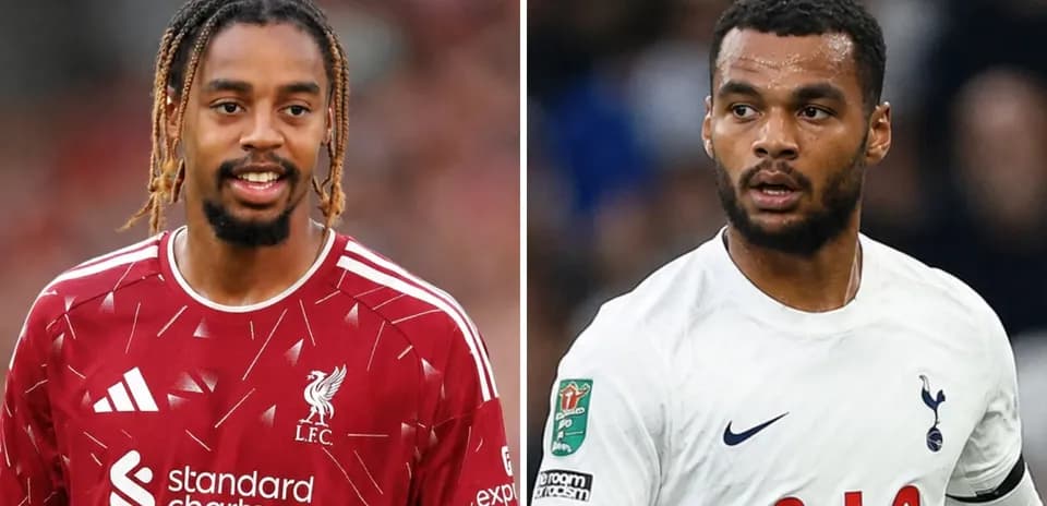 Deux joueurs en maillots de Liverpool et Tottenham