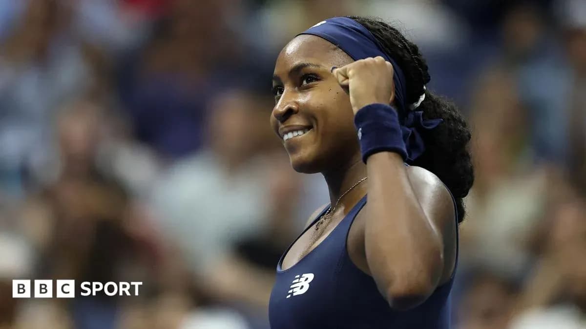 Joueuse de tennis célébrant une victoire sur le court